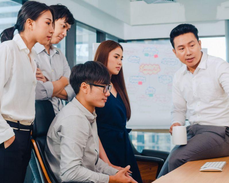 Hình ảnh minh họa quản lý thời gian và cân bằng cuộc sống khi chơi cờ bạc có trách nhiệm với gà 6789